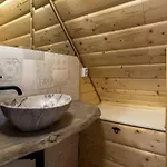 Plaza Jacuzzi Sauna Alojamento de Turismo Selvagem Skorupki