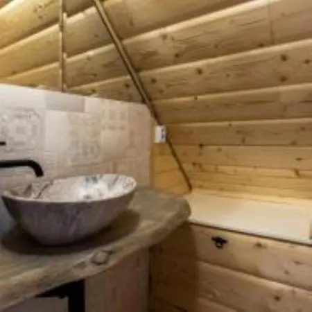 Alojamento de Turismo Selvagem Plaza Jacuzzi Sauna Skorupki