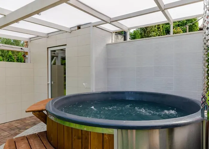 Plaza Jacuzzi Sauna Lodge *