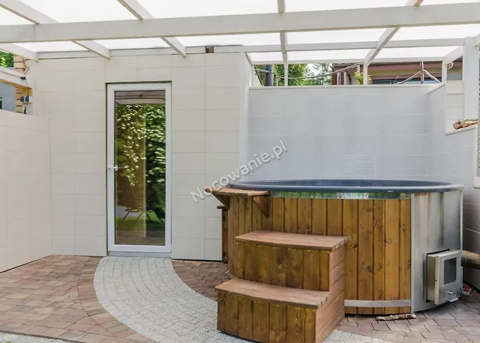 Plaza Jacuzzi Sauna Lodge Skorupki