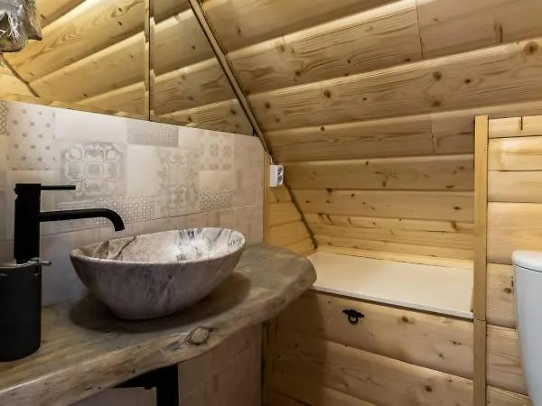 Plaza Jacuzzi Sauna Lodge Skorupki